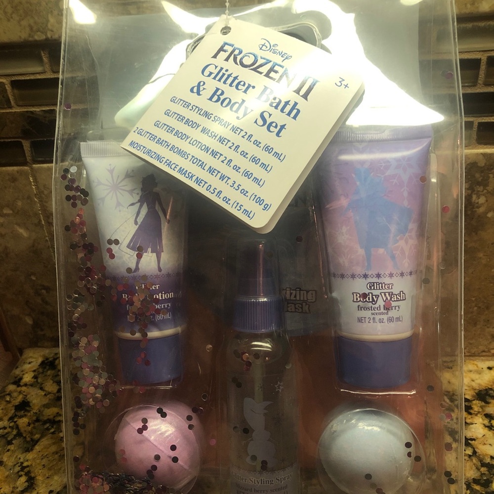 New Frozen II Glitter Bath and Body Set